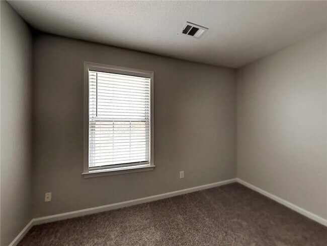 Building Photo - 1621 Heyford Cir NW