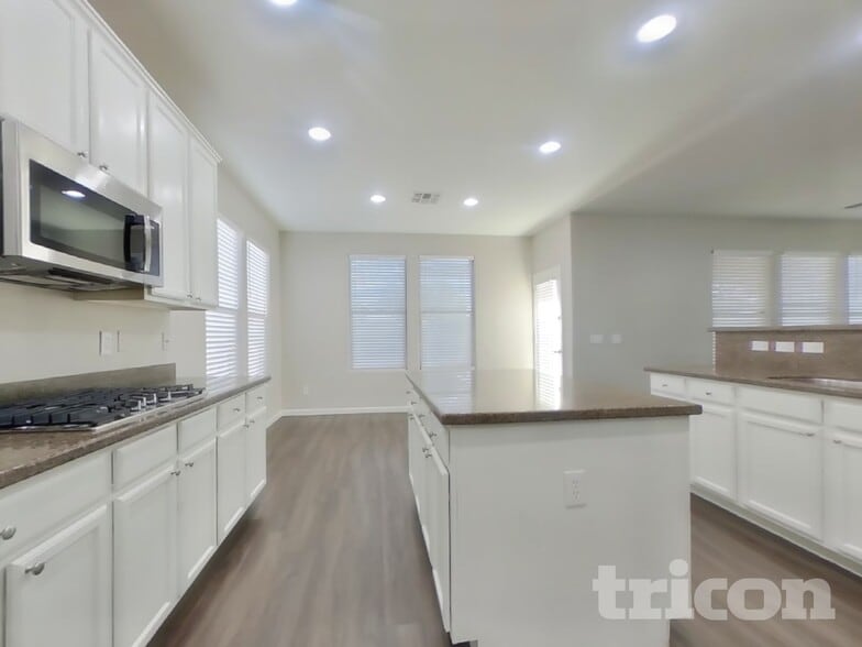 Building Photo - 26011 N Sandstone Way