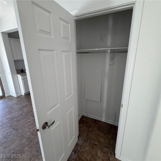 Building Photo - 6842 Feral Dove St