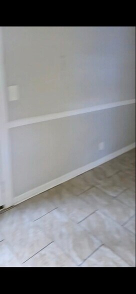 Building Photo - 4970 Gardiner Dr