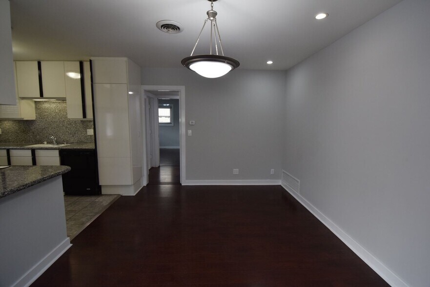 Building Photo - 11204 Peach Grove St