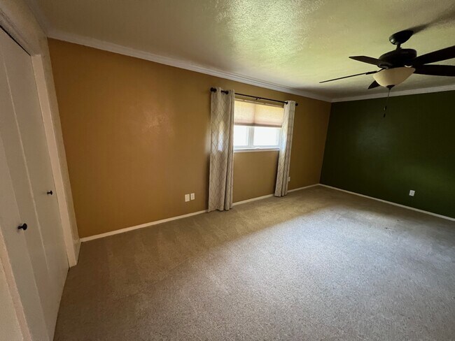 Building Photo - 1821 E Cedar Elm Dr