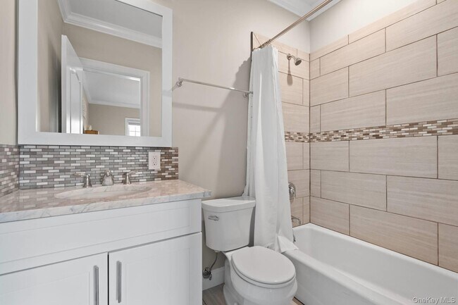 Building Photo - 490 Montauk Hwy