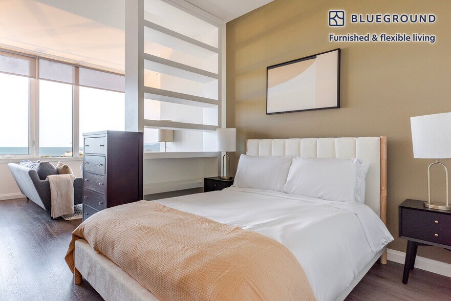 Building Photo - 1000 S Michigan Ave