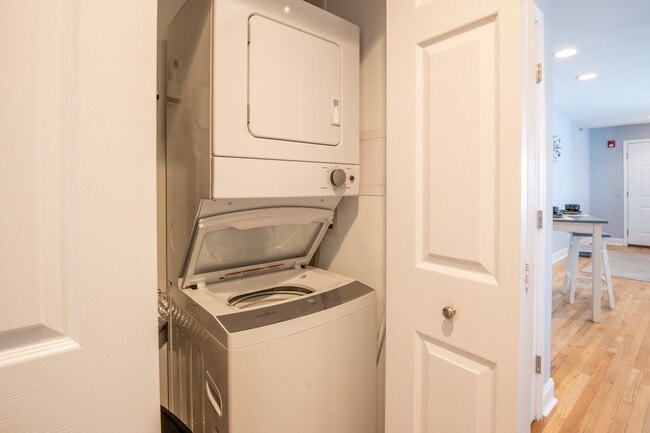 Building Photo - OFF-SEASON FURNISHED MONTHLY RENTAL STARTI...
