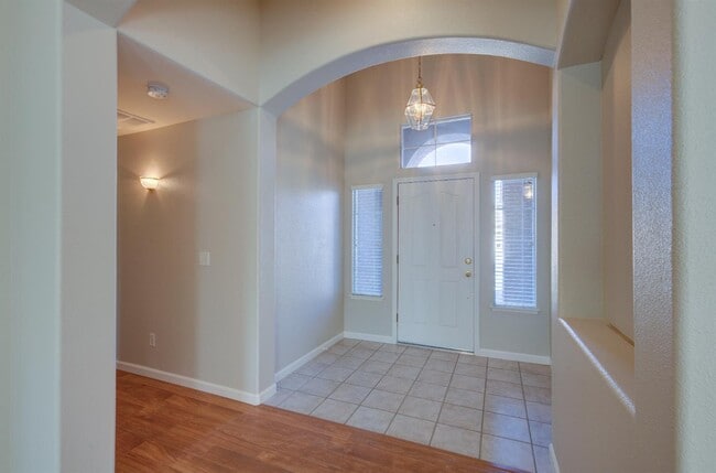 Building Photo - 5149 W Celeste Ave