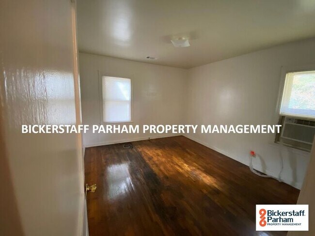 Building Photo - Located Off Of Fort Benning Rd!!