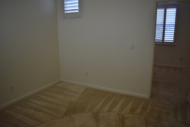 Building Photo - 2261 Pillsbury Rd