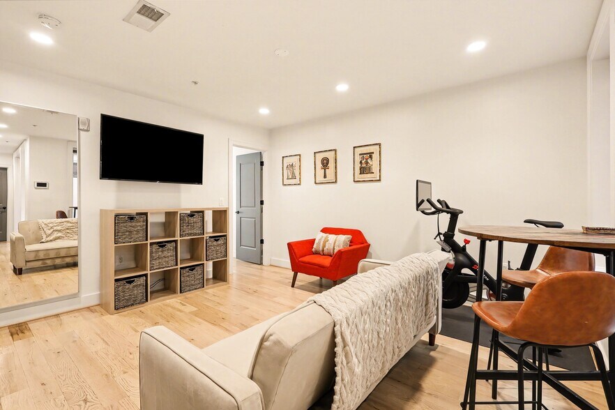 Building Photo - 811 Upshur St NW