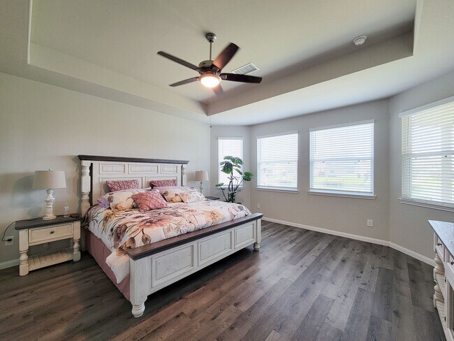 Building Photo - THIS THREE BED, FOUR BATH, CANAL FRONT HOM...