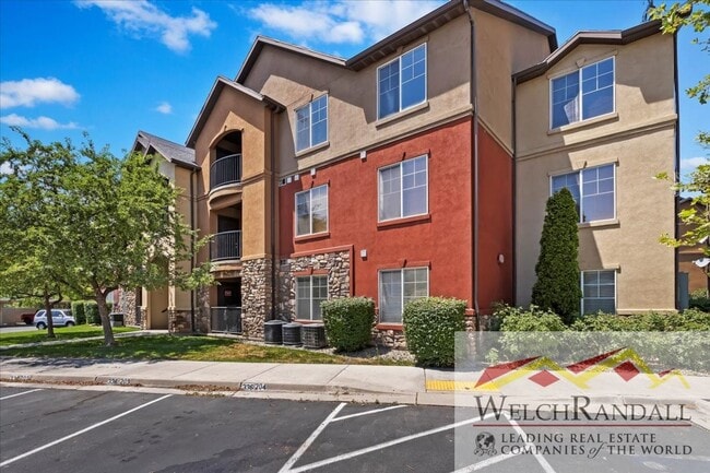 Primary Photo - Stylish 3-Bed, 2-Bath Condo in the Heart o...