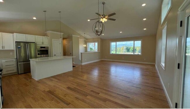 Building Photo - 58 Pleasant St