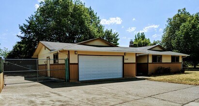 Building Photo - Fantastic 4-Bedroom, 2-Bath Home Located In West Eugene Barger Area