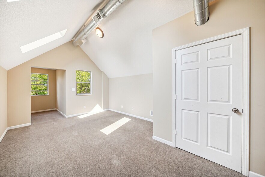 Building Photo - 3212 Pillsbury Ave S