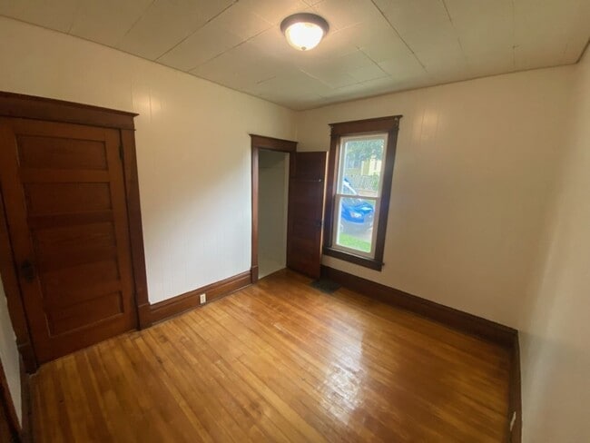 Building Photo - LEASE TO OWN $1,300 MO