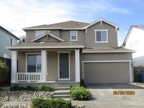 Building Photo - Great 3 bed 2.5 bath single family home in Windsor! Brand New Flooring and Paint!