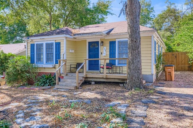 Building Photo - 1705 Kerr St