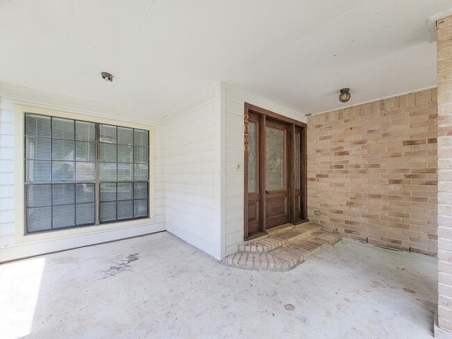 Building Photo - 2030 Creek Valley Ln