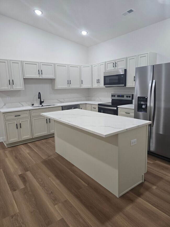 Building Photo - 3034-MF2-E5