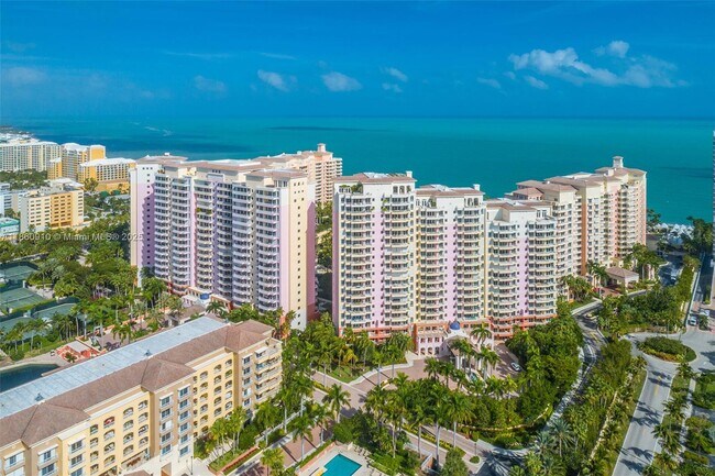 Building Photo - 785 Crandon Blvd