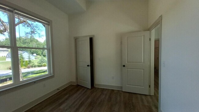 Building Photo - 1089 Long Hollow Rd