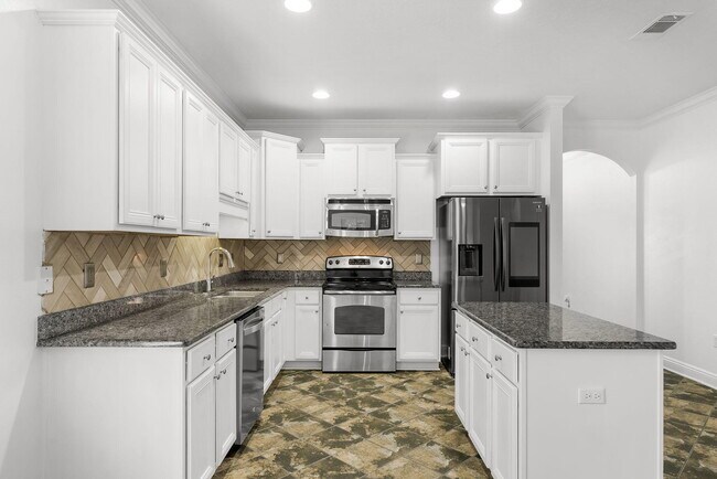 Building Photo - 282 Whispering Lake Dr