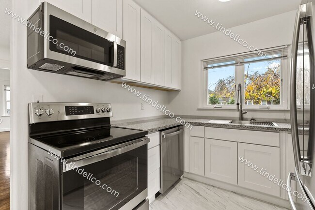 Building Photo - Modern Elegance Meets Campus Convenience: ...