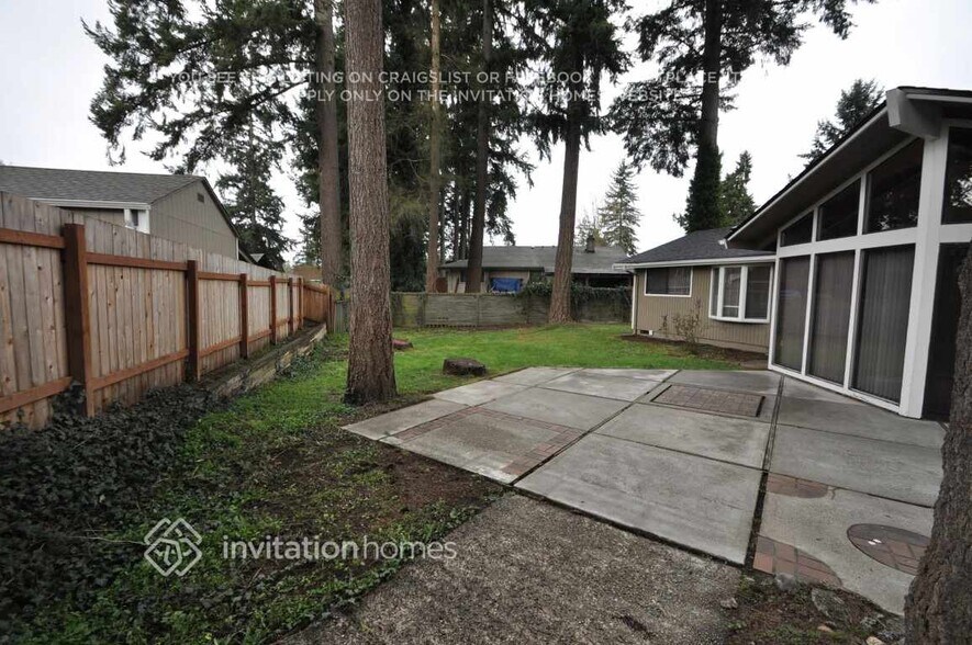 Building Photo - 14719 104th Ave E