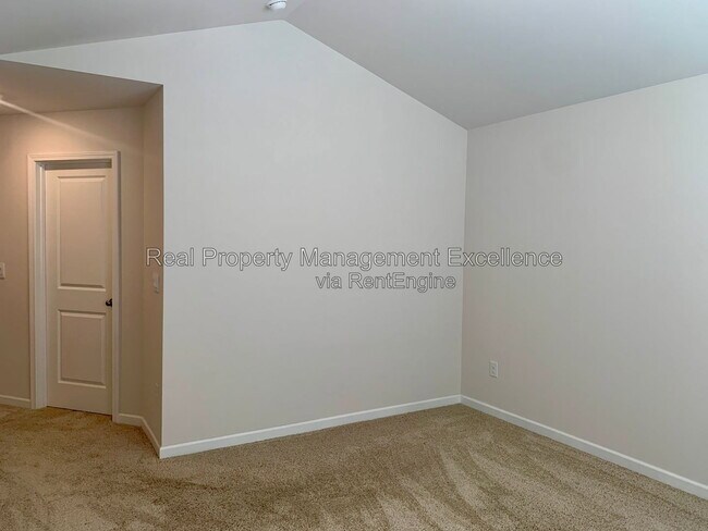 Building Photo - 213 David Hl Dr