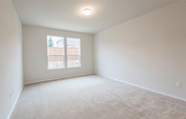 Building Photo - Move-In Ready 4-Bedroom Home with Ideal Lo...