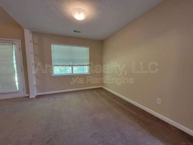 Building Photo - 735 Allen's Landing Dr SE