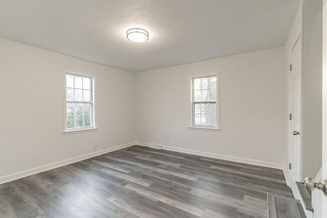 Building Photo - 4/ 1.5 Just minutes from Wake Forest Unive...