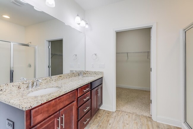 Building Photo - 10837 Chapelwood Dr