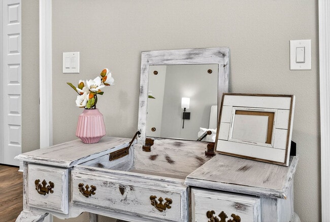 Building Photo - 1826 Beachway Ln