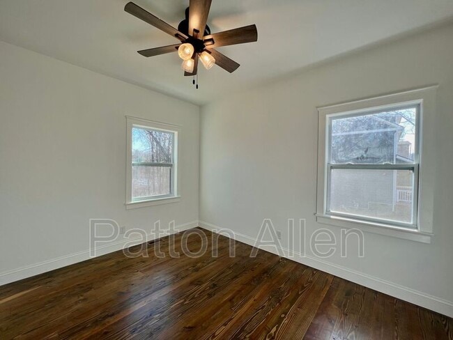 Building Photo - 125 Burton St