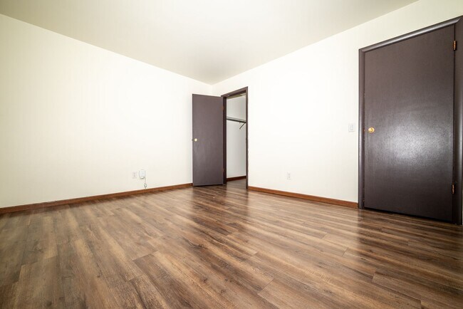 Building Photo - 1205 Emerald Terrace