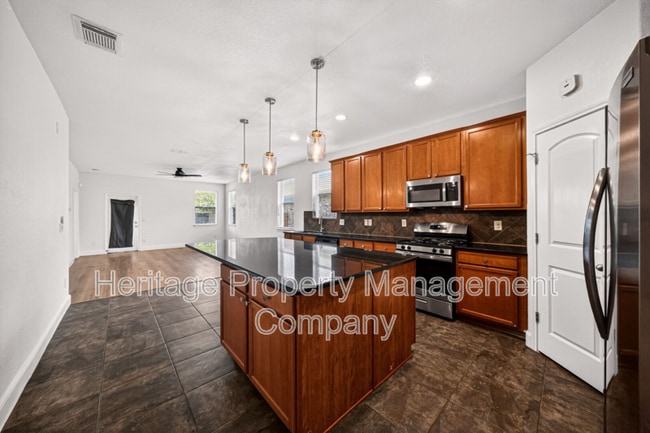 Building Photo - 7915 Cenote Dr