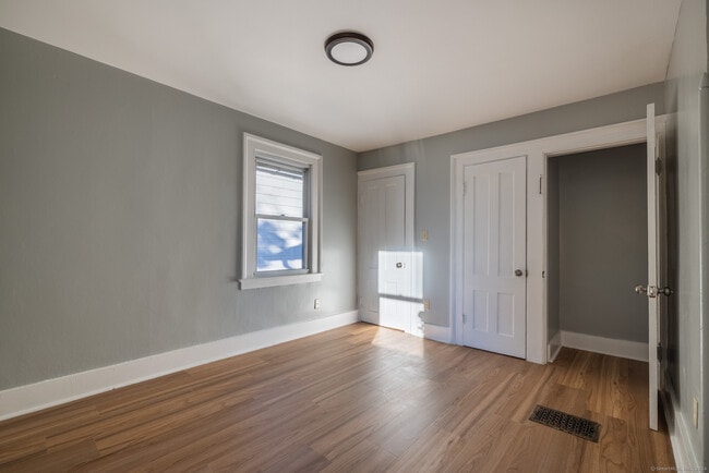 Building Photo - 216 Howard Ave