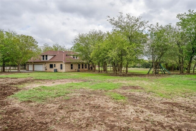Building Photo - Gated Entry 5 bedroom, 3.5 Bath Home on 16+ Acres in Cleburne - Bring your horses and cattle!