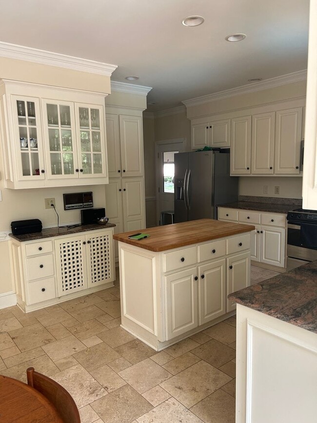Building Photo - 921 Vestavia Woods Dr