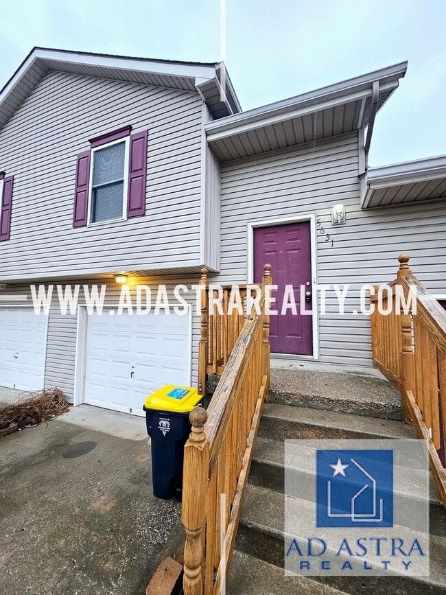 Primary Photo - 2 Bedroom 2 Bath Townhouse in North Kansas...
