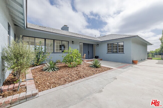 Building Photo - 3710 Glenridge Dr
