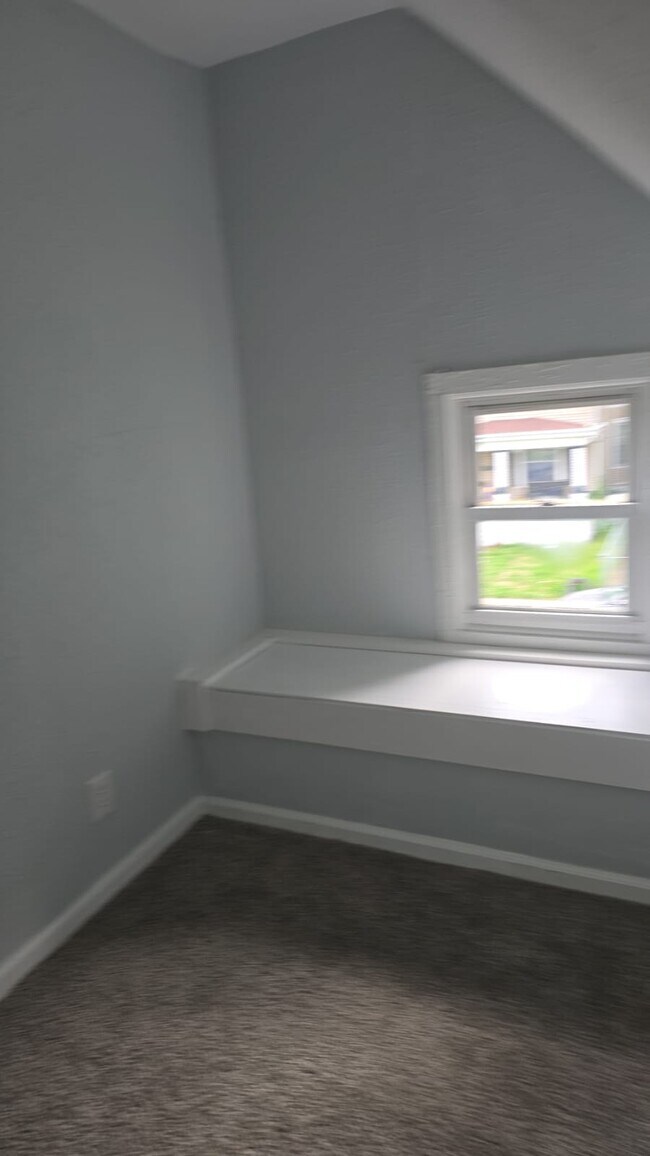 Building Photo - 669 S 35th St