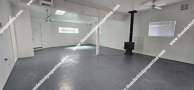 Building Photo - 2124 Oxford Ave SE