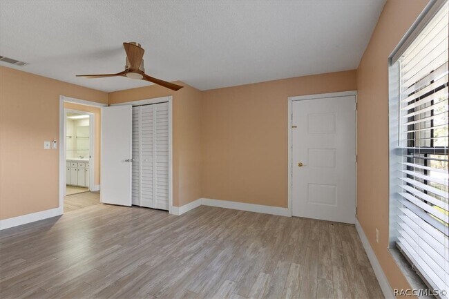 Building Photo - 11310 W Bayshore Dr