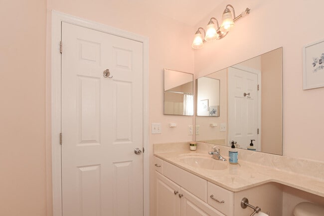 Building Photo - 3970 NW Cinnamon Tree Cir
