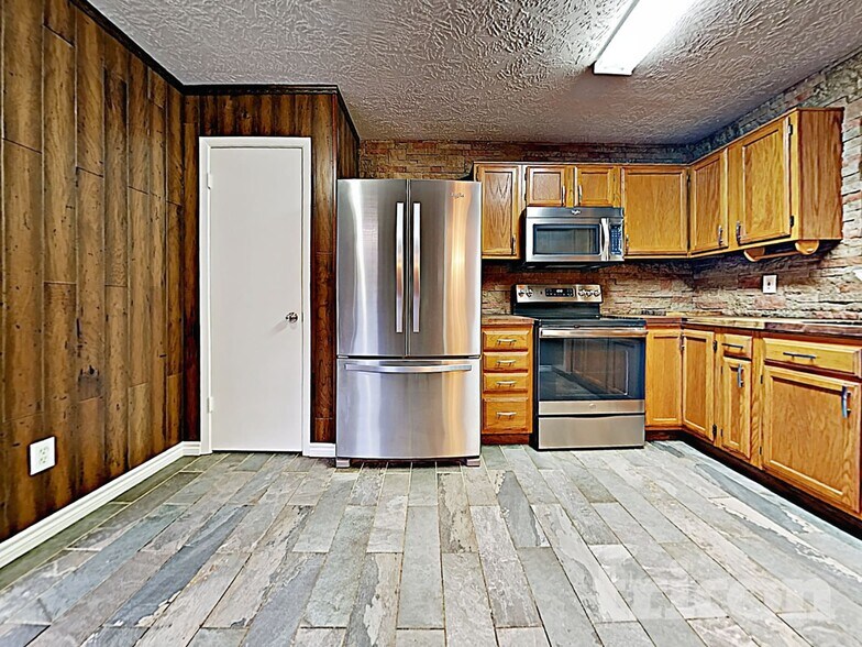 Building Photo - 2803 Jeb Stuart Dr