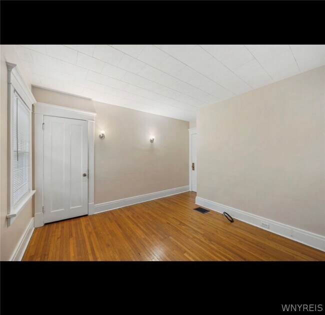 Building Photo - 122 Stratford Rd