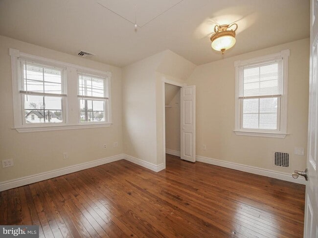 Building Photo - 332 Crown Point Rd