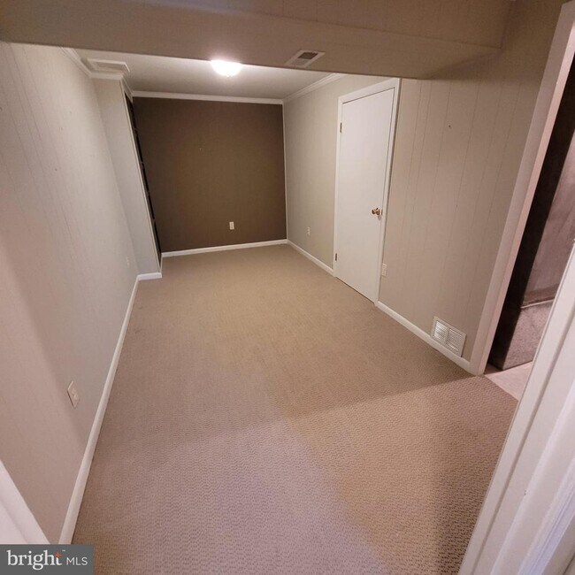 Building Photo - 6302 Shiplett Blvd